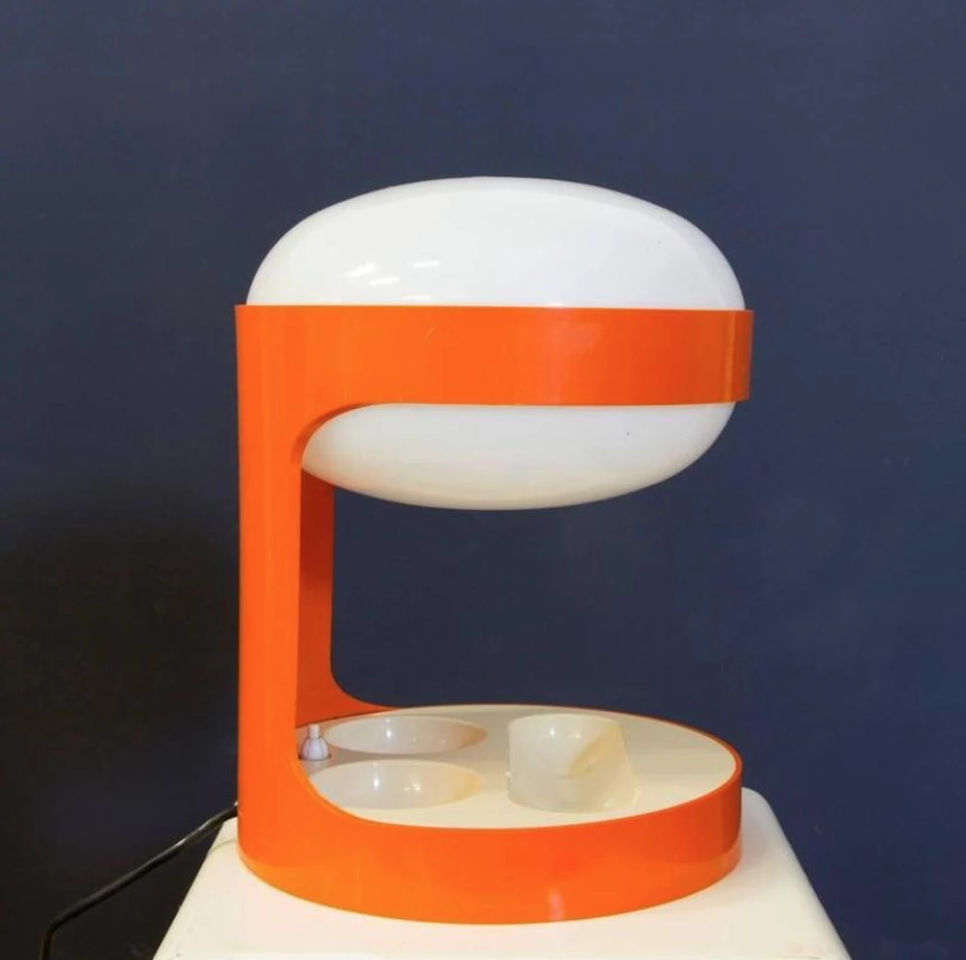 2_joe-colombo-kartell-1967-lampe-de-table-kd29